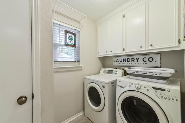 905 Essex Drive, Friendswood, TX 77546