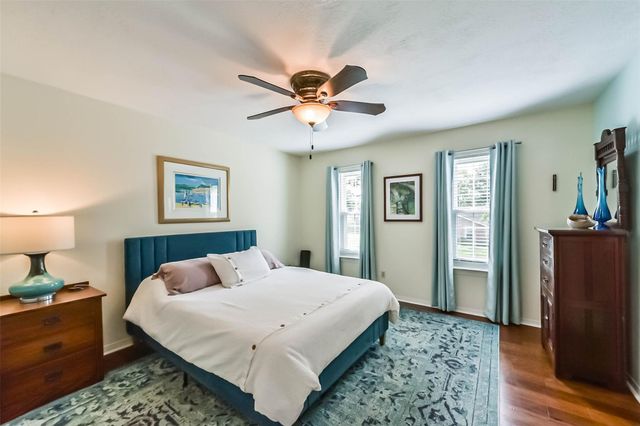 905 Essex Drive, Friendswood, TX 77546