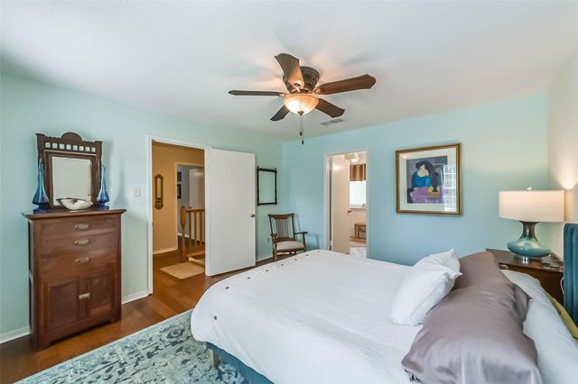 905 Essex Drive, Friendswood, TX 77546