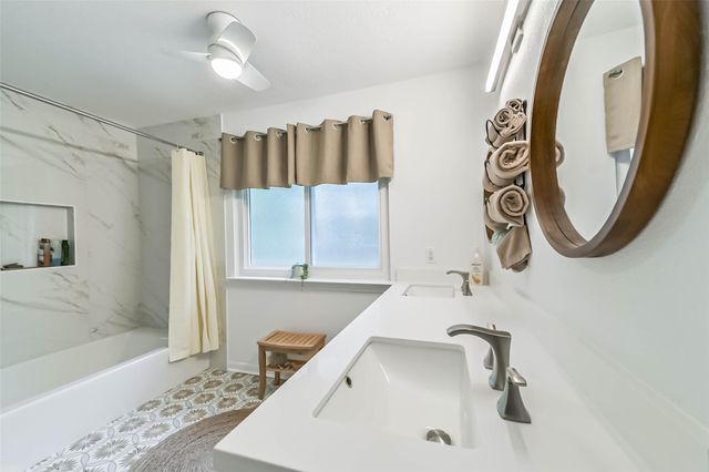 905 Essex Drive, Friendswood, TX 77546
