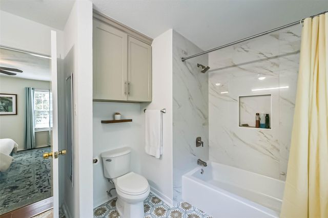 905 Essex Drive, Friendswood, TX 77546