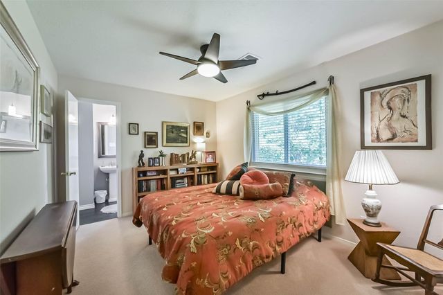 905 Essex Drive, Friendswood, TX 77546