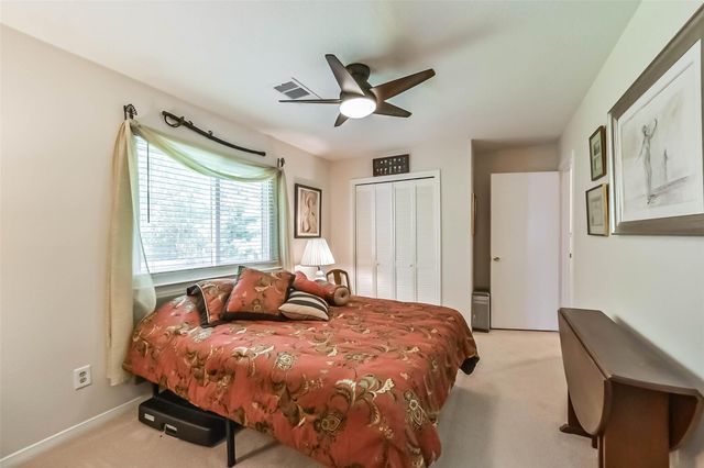 905 Essex Drive, Friendswood, TX 77546