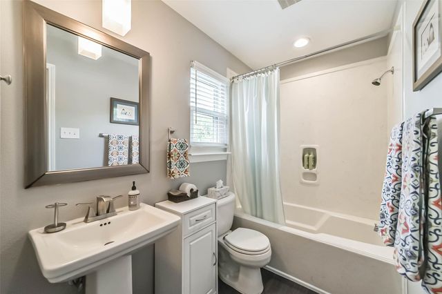 905 Essex Drive, Friendswood, TX 77546