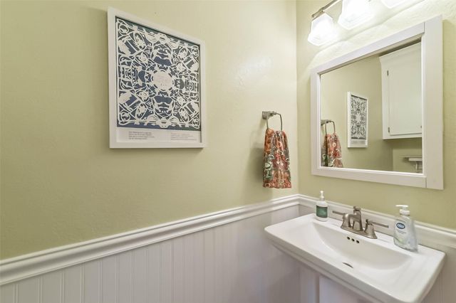 905 Essex Drive, Friendswood, TX 77546