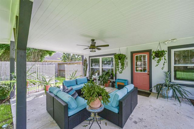 905 Essex Drive, Friendswood, TX 77546