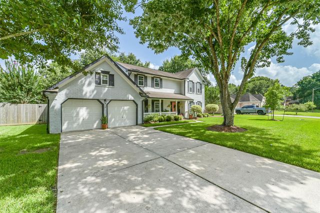 905 Essex Drive, Friendswood, TX 77546