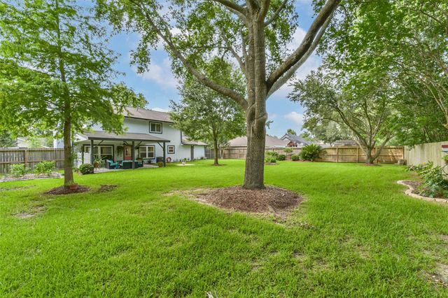 905 Essex Drive, Friendswood, TX 77546