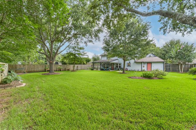 905 Essex Drive, Friendswood, TX 77546