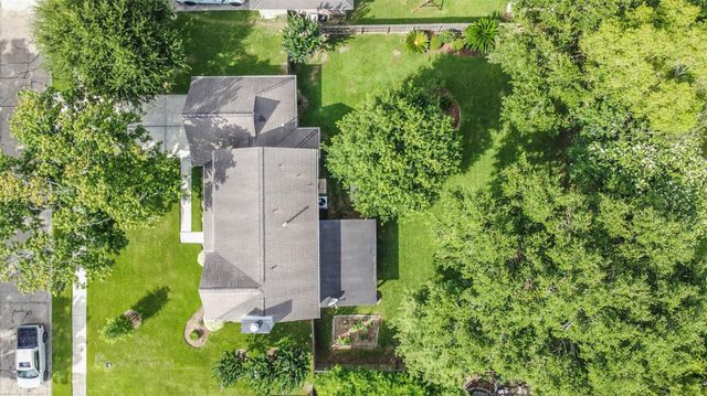 905 Essex Drive, Friendswood, TX 77546