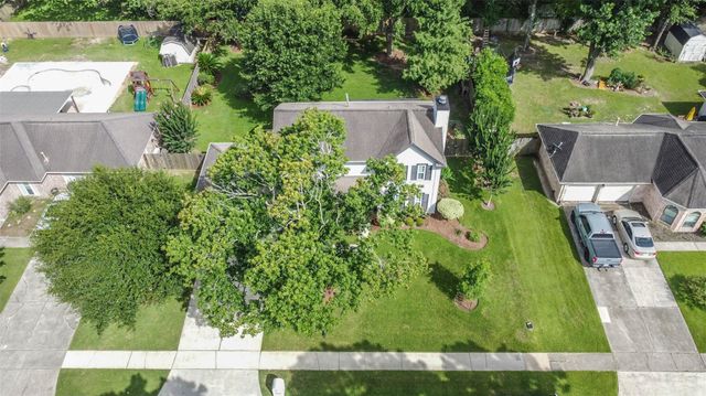 905 Essex Drive, Friendswood, TX 77546