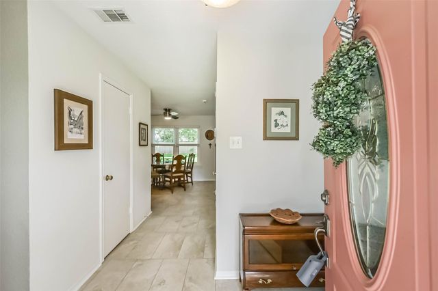 905 Essex Drive, Friendswood, TX 77546