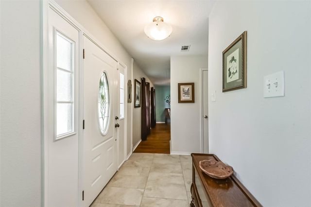 905 Essex Drive, Friendswood, TX 77546
