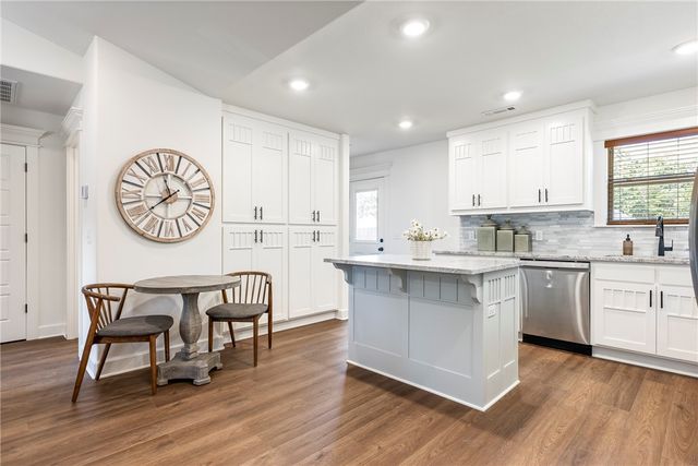 6 Bonhill Lane, Bella Vista, AR 72715