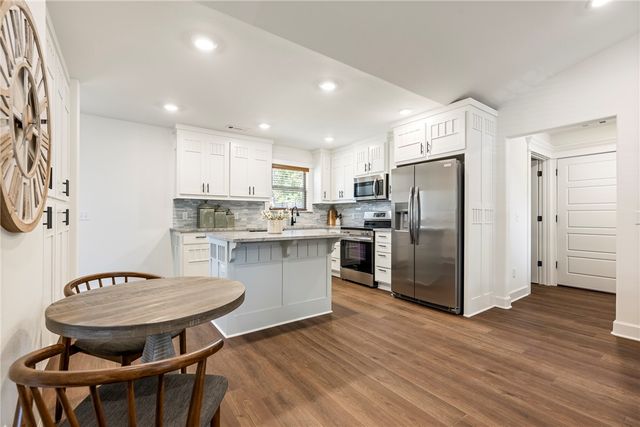 6 Bonhill Lane, Bella Vista, AR 72715