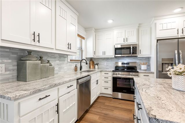 6 Bonhill Lane, Bella Vista, AR 72715