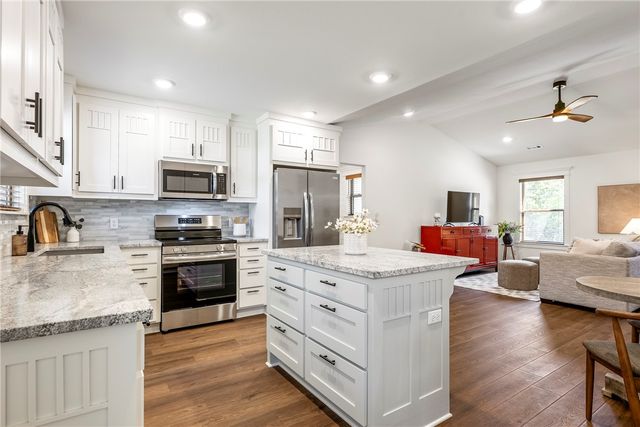 6 Bonhill Lane, Bella Vista, AR 72715