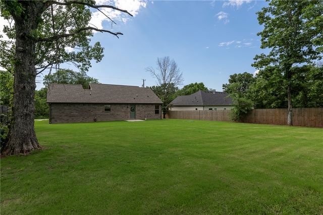 6 Bonhill Lane, Bella Vista, AR 72715