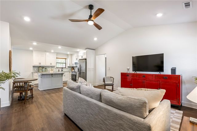 6 Bonhill Lane, Bella Vista, AR 72715