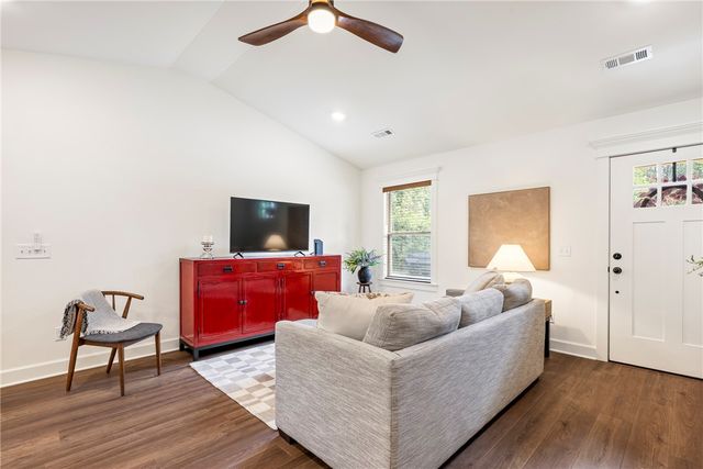 6 Bonhill Lane, Bella Vista, AR 72715