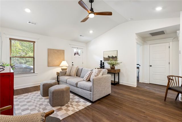 6 Bonhill Lane, Bella Vista, AR 72715