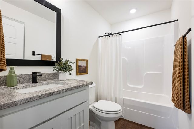 6 Bonhill Lane, Bella Vista, AR 72715