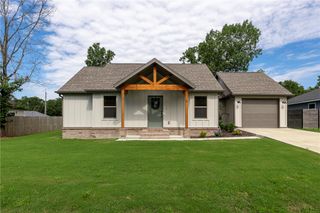 6 Bonhill Lane, Bella Vista, AR 72715