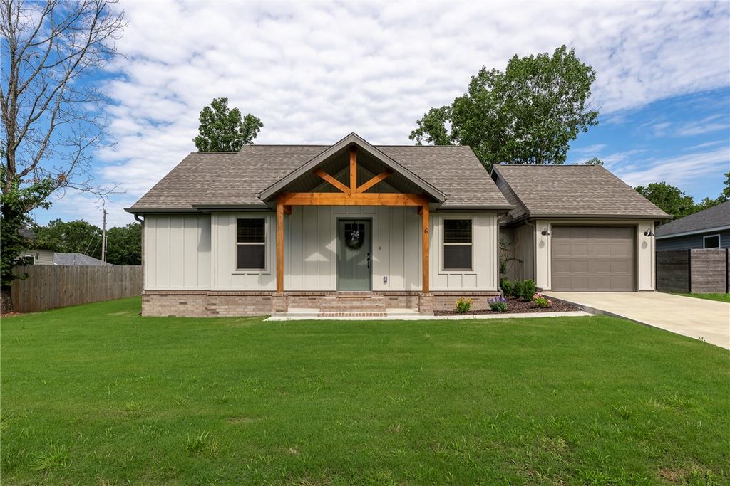 6 Bonhill Lane, Bella Vista, AR 72715