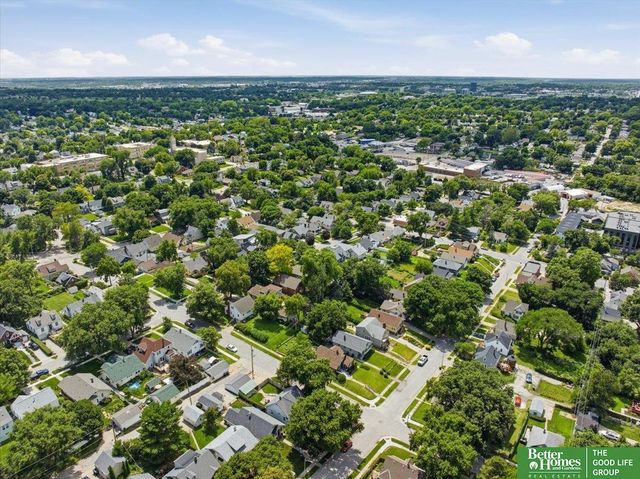 4682 Pierce Street, Omaha, NE 68106