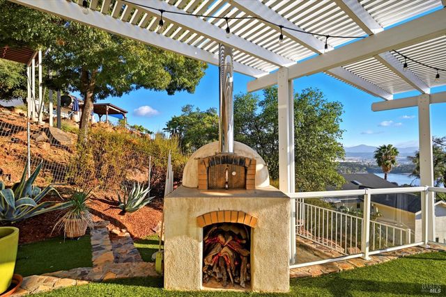 18530 Glenwood Rd, Hidden Valley Lake, CA 95467