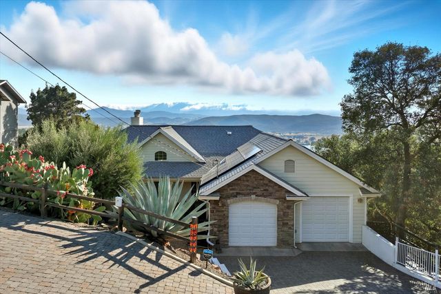 18530 Glenwood Rd, Hidden Valley Lake, CA 95467