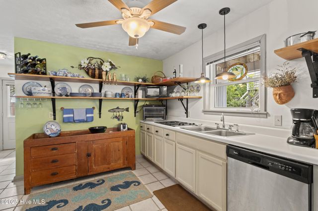 116 SE 8th Street, Oak Island, NC 28465