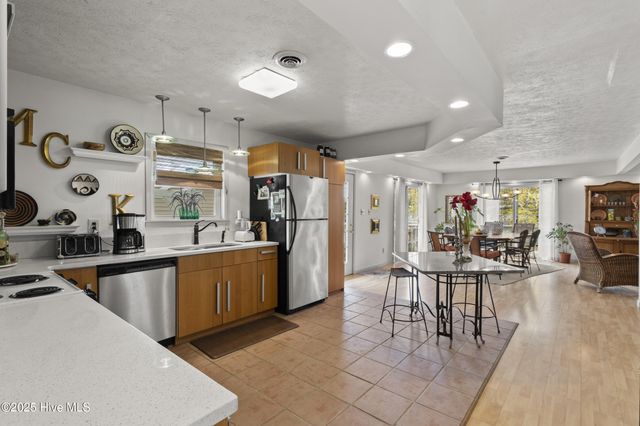 116 SE 8th Street, Oak Island, NC 28465