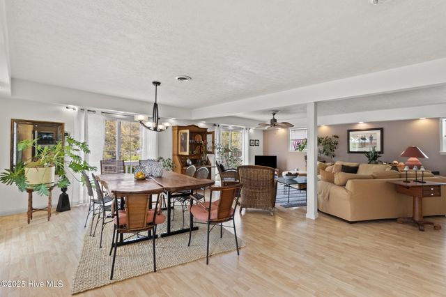 116 SE 8th Street, Oak Island, NC 28465