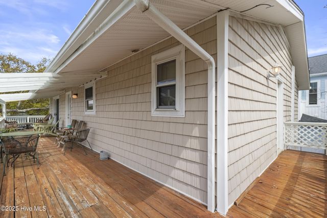 116 SE 8th Street, Oak Island, NC 28465