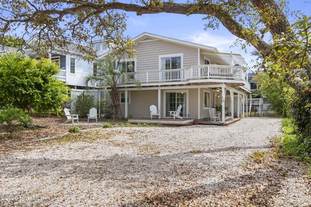 116 SE 8th Street, Oak Island, NC 28465