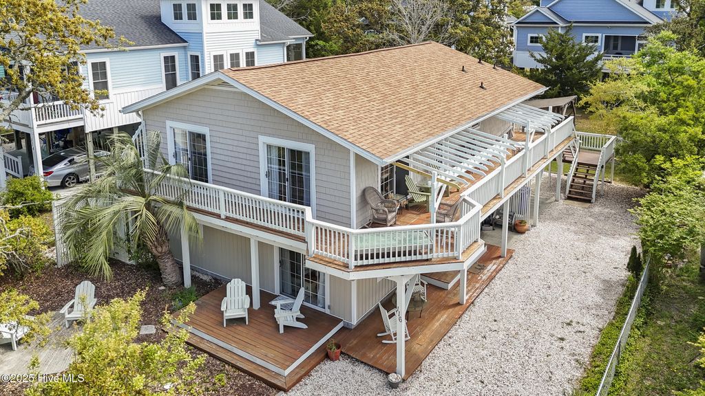 116 SE 8th Street, Oak Island, NC 28465