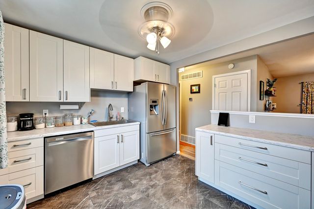 147 Raintree Road, Florence, KY 41042