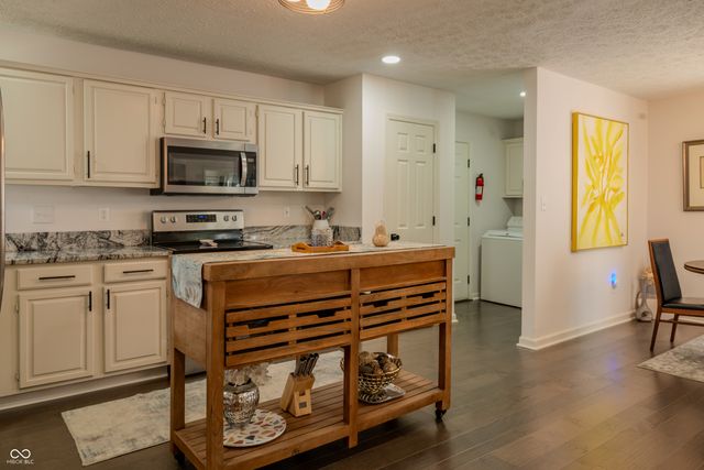 7032 Steinmeier Drive, Indianapolis, IN 46220