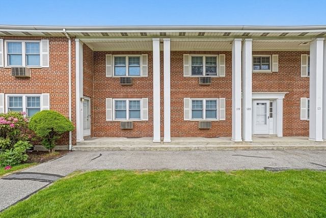 119 Emerson Gardens Rd 119, Lexington, MA 02420
