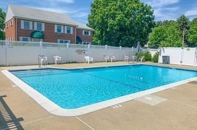 119 Emerson Gardens Rd 119, Lexington, MA 02420