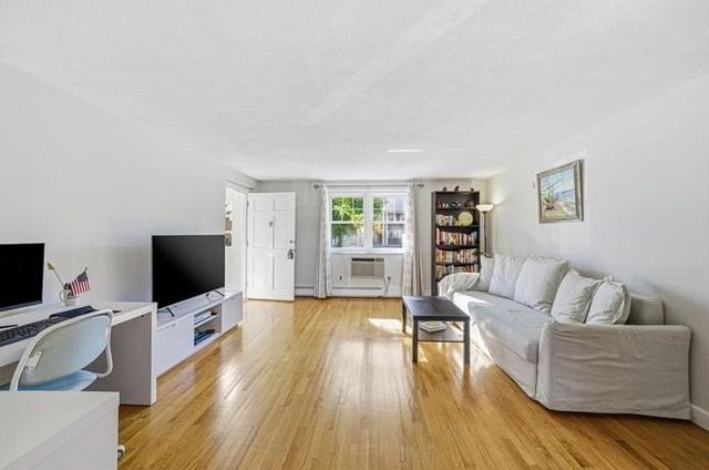 119 Emerson Gardens Rd 119, Lexington, MA 02420