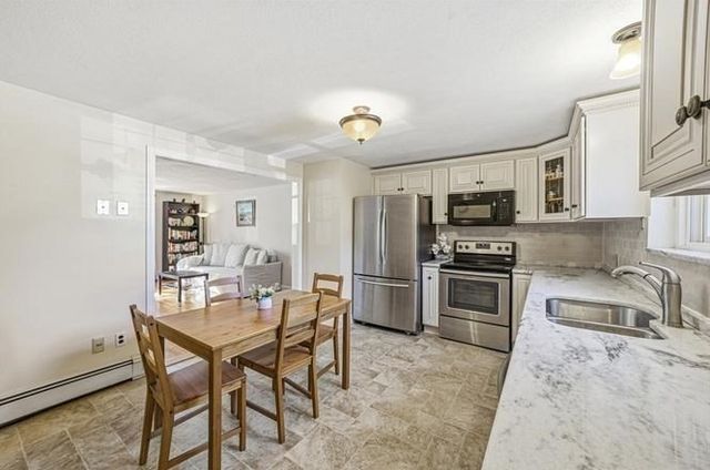 119 Emerson Gardens Rd 119, Lexington, MA 02420
