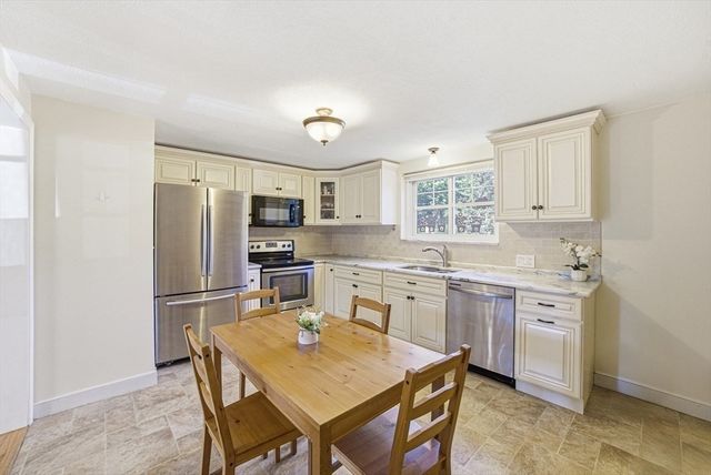 119 Emerson Gardens Rd 119, Lexington, MA 02420