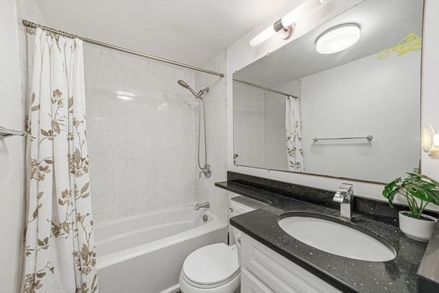 119 Emerson Gardens Rd 119, Lexington, MA 02420