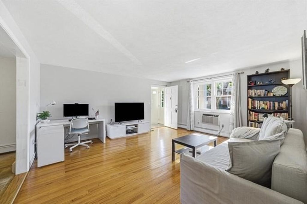 119 Emerson Gardens Rd 119, Lexington, MA 02420