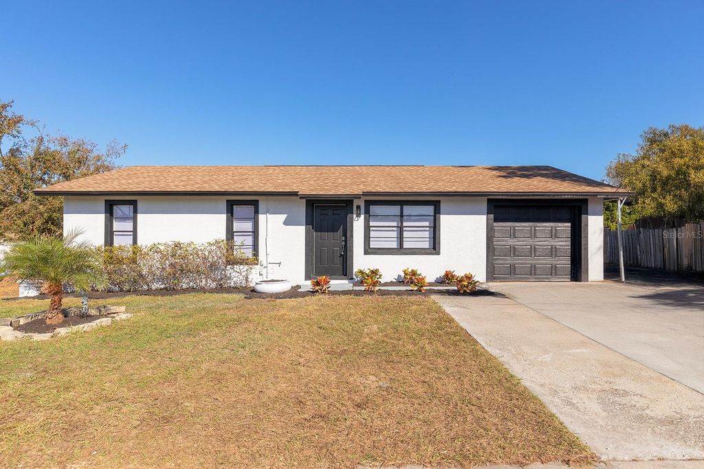 Image 1 of property listing at 1624 VALEVIEW COURT, Apopka, FL 32712