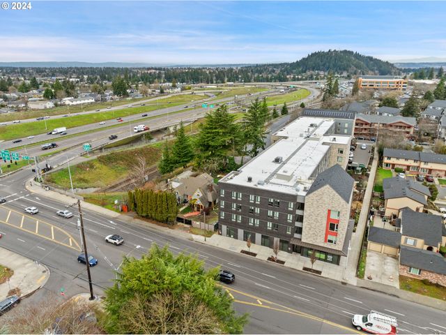 9715 Ne Glisan St, Portland, OR 97220