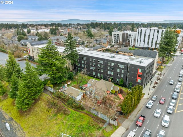 9715 Ne Glisan St, Portland, OR 97220