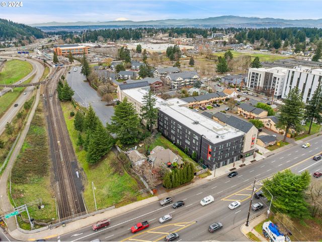 9715 Ne Glisan St, Portland, OR 97220